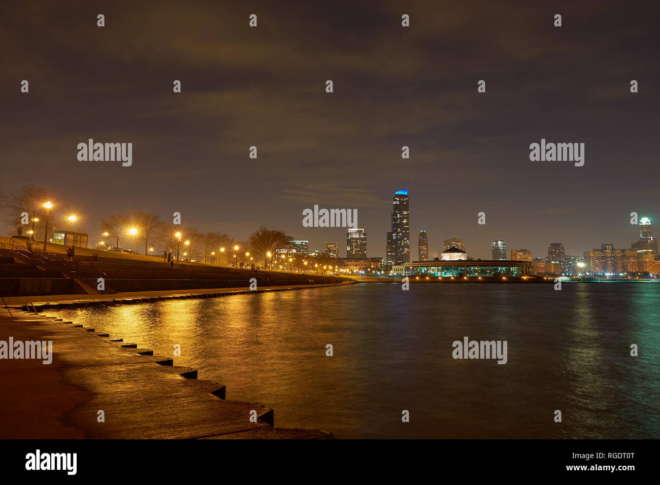 Adler planetarium skyline walk hi-res stock photography and images - Alamy