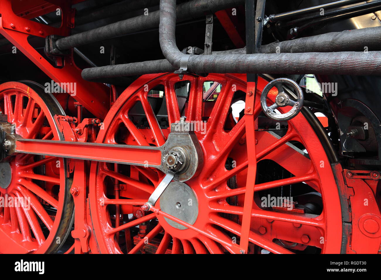 Red locomotives hi-res stock photography and images - Alamy