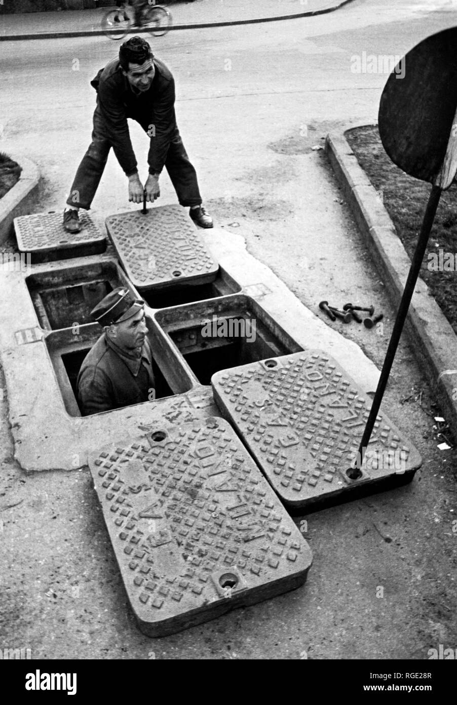 maintenance activities of the gas network, Milan 1920-30 Stock Photo