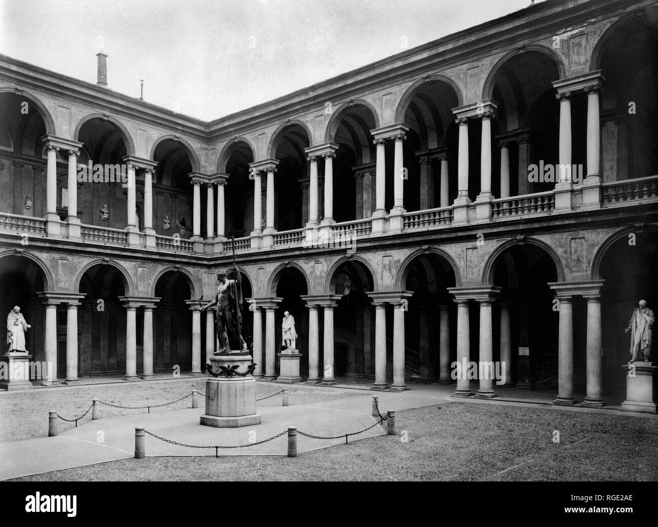 italy, milan, courtyard of honor of the brera palace of the first half of the seventeenth century, architect francesco maria richini, 1910-20 Stock Photo