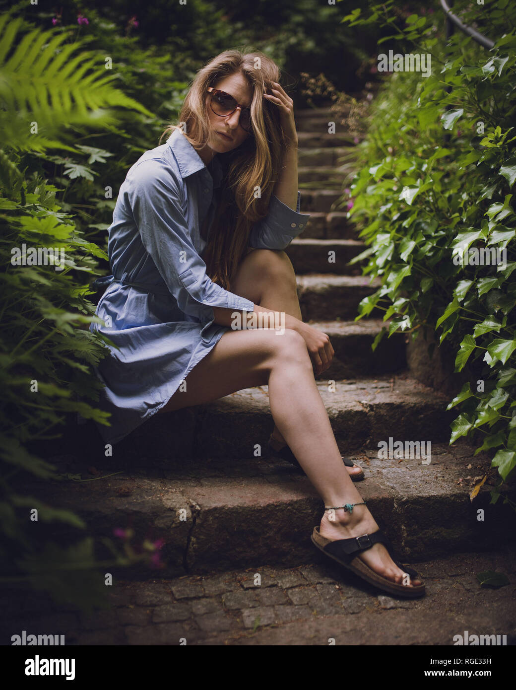 Girl wearing short dress hi-res stock photography and images - Alamy