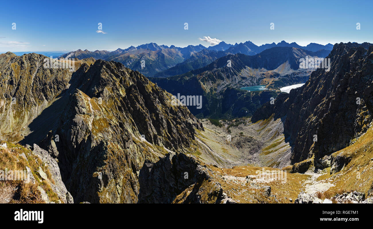 Panorama of Przedni Staw Polski, Wielki Staw Polski and mountain shelter Schronisko PTTK w Dolinie Pieciu Stawow Polskich from Skrajny Granat Peak, hi Stock Photo