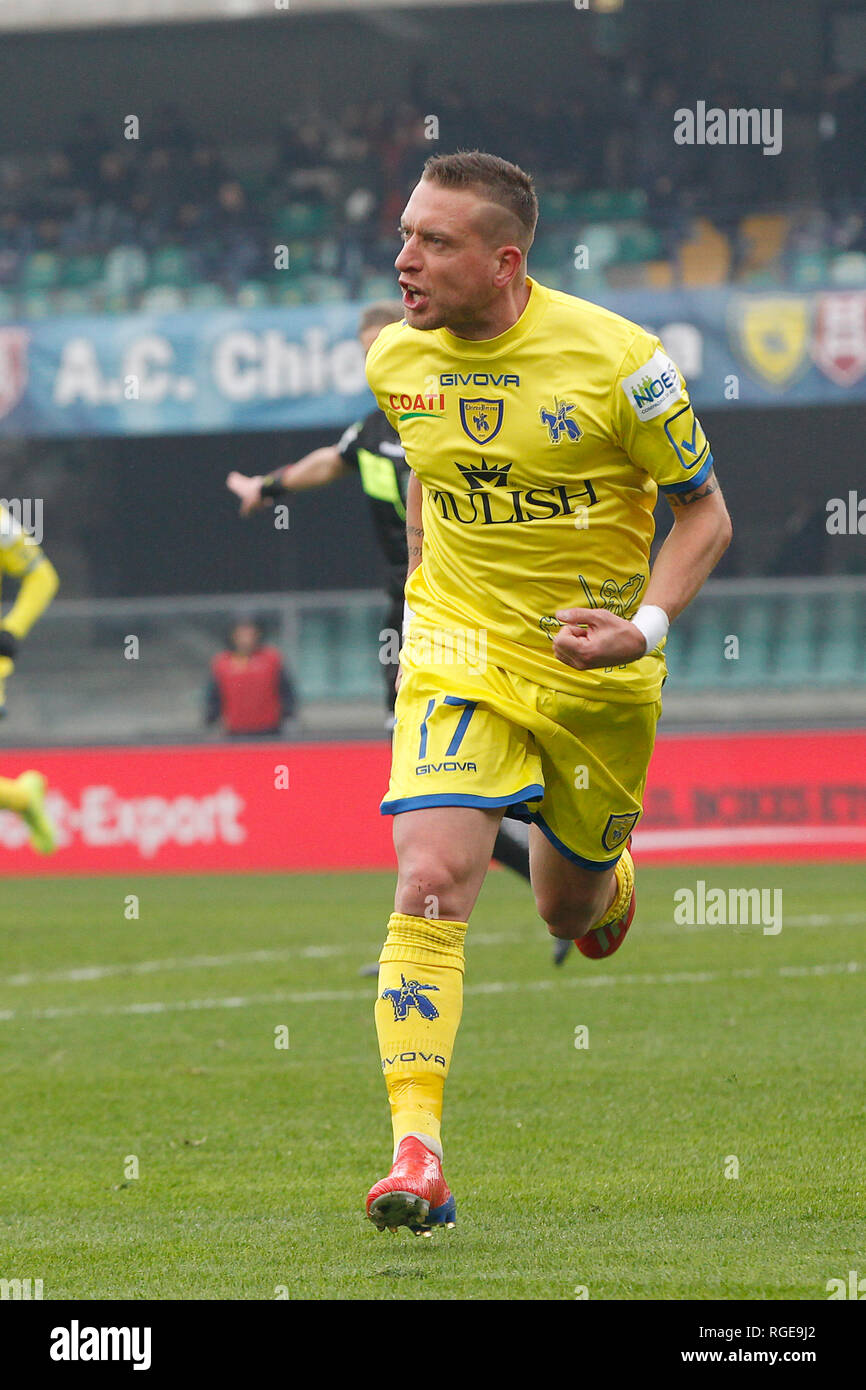 Foto Paola Garbuio/LaPresse 27 gennaio 2019 Verona, Italia sport calcio Chievo Verona  vs Fiorentina- Campionato di calcio Serie A TIM 2018/2019 - stadio Bentegodi Nella foto: emanuele giaccherini  Photo Paola Garbuio/LaPresse January 27, 2019 Verona, Italy sport soccer Chievo Verona  vs Fiorentina - Italian Football Championship League A TIM 2018/2019 -  stadio Bentegodi. In the pic:emanuele giaccherini Stock Photo