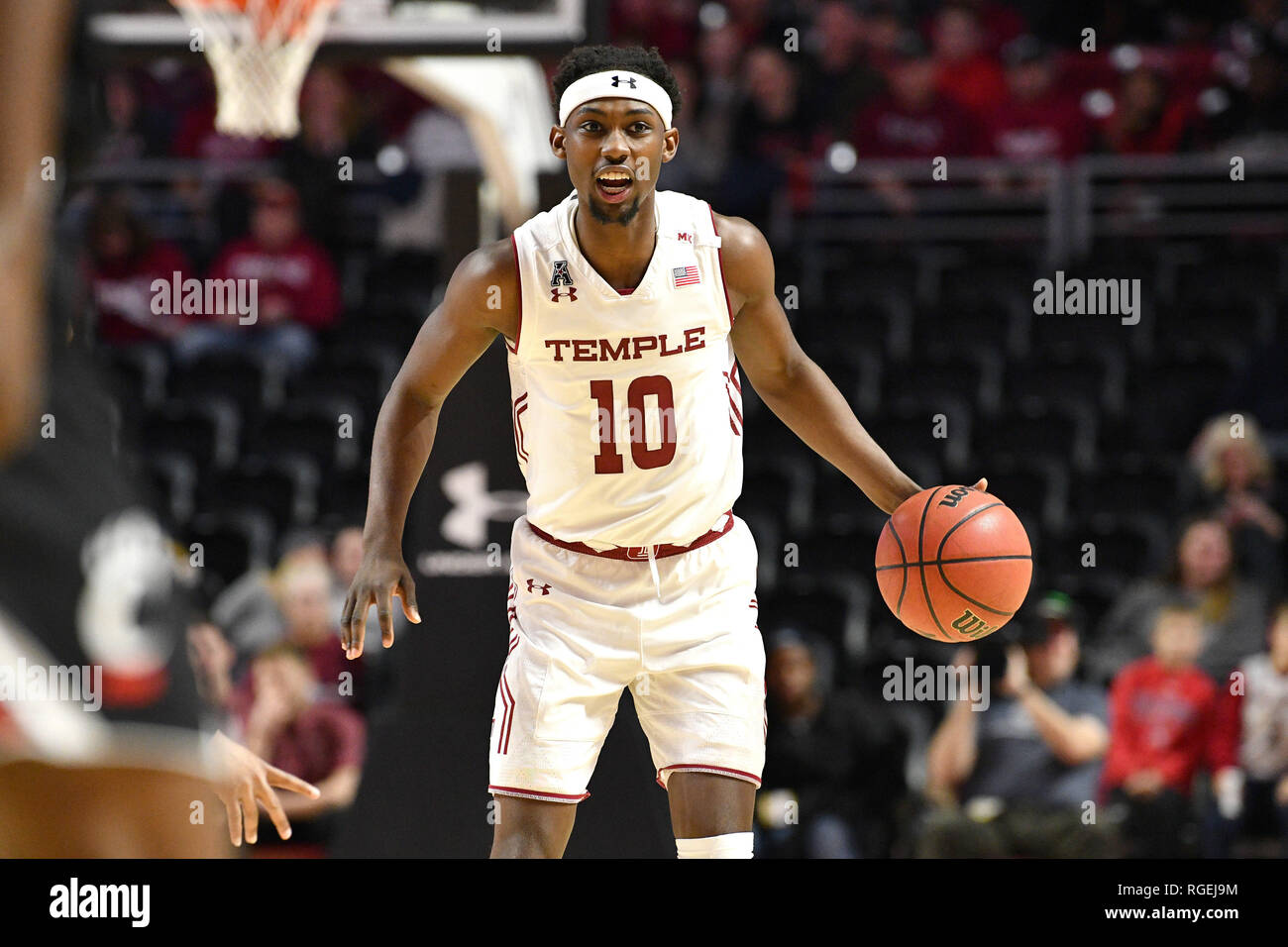 Philadelphia, Pennsylvania, USA. 27th Jan, 2019. Temple Owls guard SHIZZ ALSTON JR. (10) sets the offense during the American Athletic Conference basketball game played at the Liacouras Center in Philadelphia. Cincinnati cane from behind to beat Temple 72-68. Credit: Ken Inness/ZUMA Wire/Alamy Live News Stock Photo