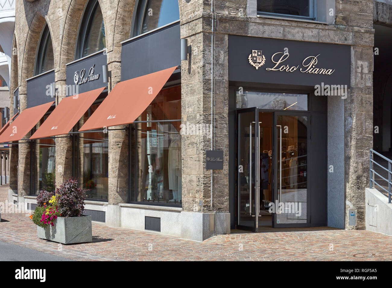 Loro piana store hi-res stock photography and images - Alamy