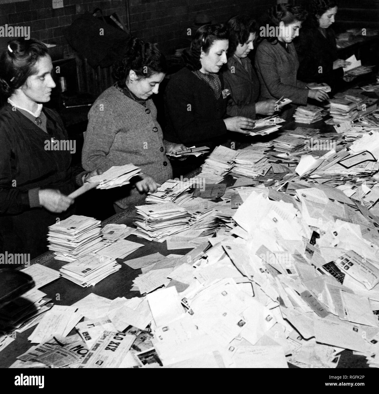 second world war, women sorting the military mails, 1943 Stock Photo