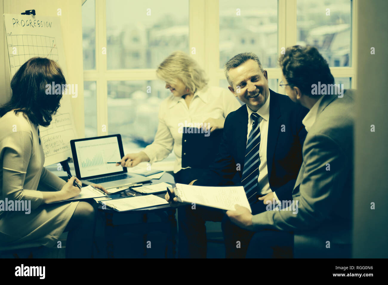experienced employees discussing problems in the office Stock Photo Alamy
