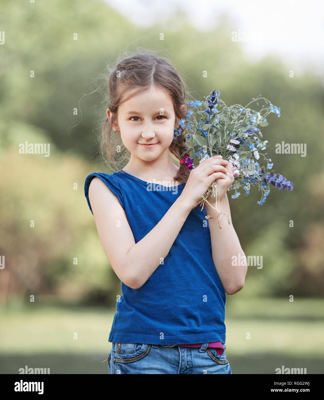 little girl with a bouquet of wild flowers Stock Photo - Alamy