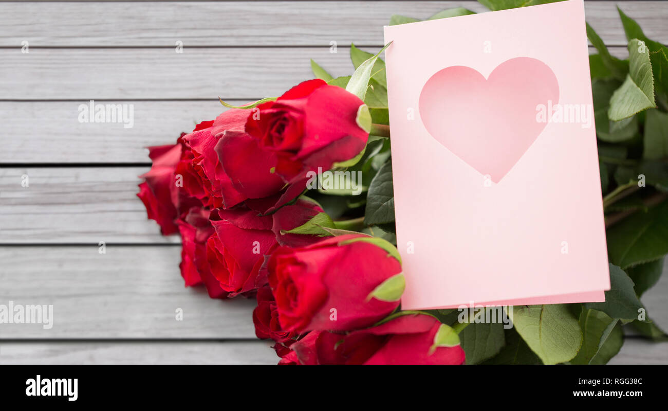 close up of red roses and greeting card with heart Stock Photo - Alamy
