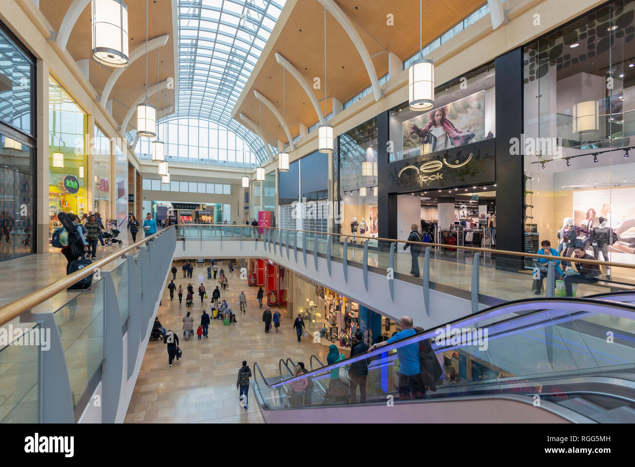 Queens arcade shopping centre hi-res stock photography and images - Alamy
