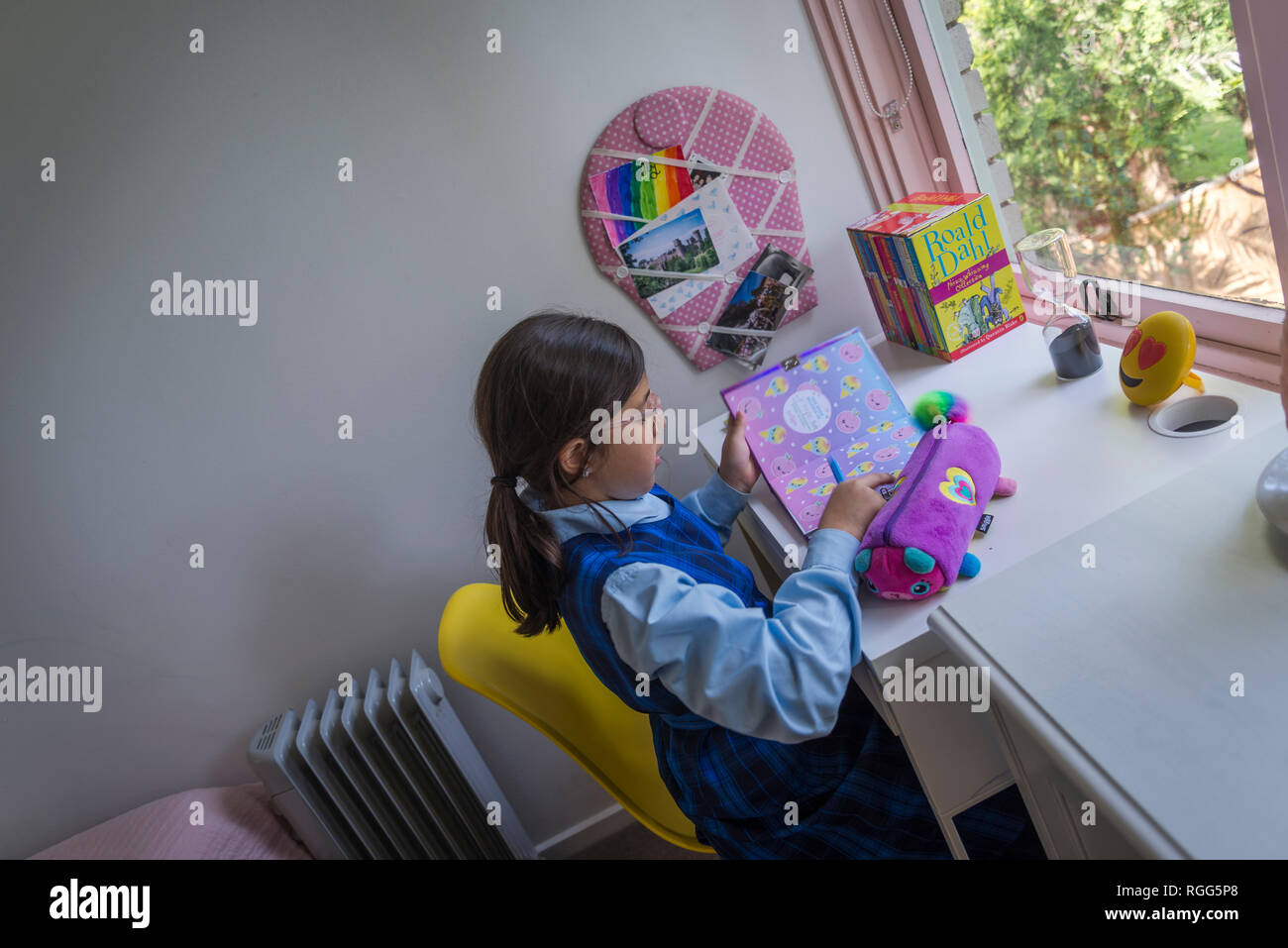8 year old girl and profile hi-res stock photography and images - Alamy