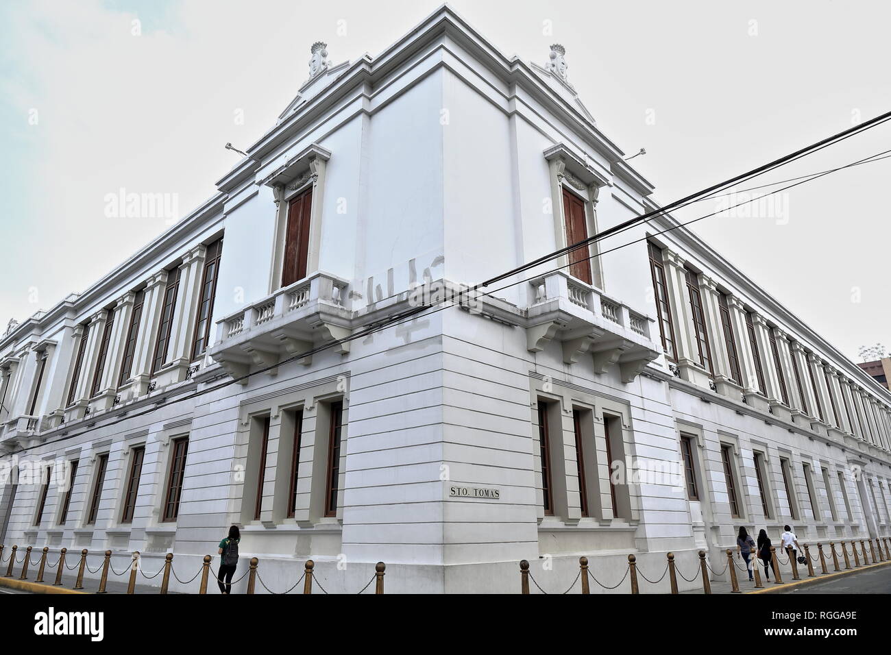 The Bureau of the Treasury building is a reconstruction of the ancient Ayuntamiento-City Council destroyed in WWII. Corner of Daan Cabildo and SantoTo Stock Photo