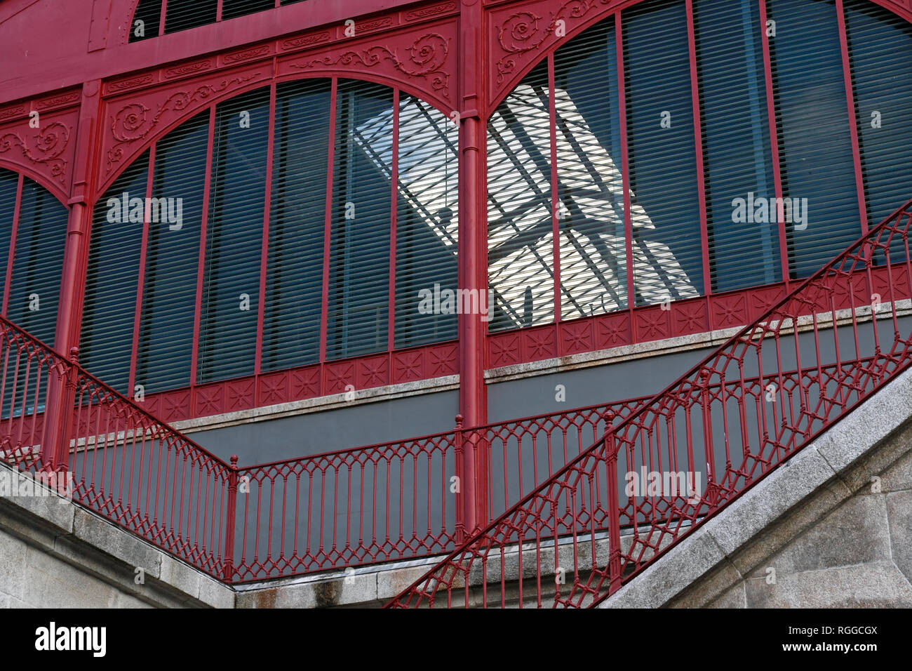 Ferreira borges market porto hi-res stock photography and images - Alamy