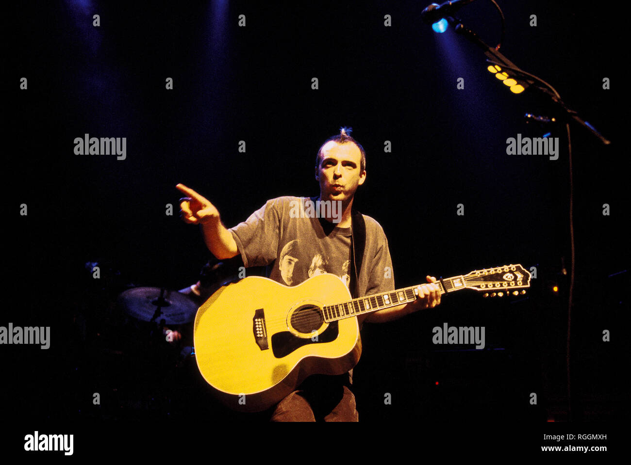 Fran Healey lead singer of the band Travis performing at the Kentish Town Forum on 16th September 2001, London, England, united Kingdom. Stock Photo