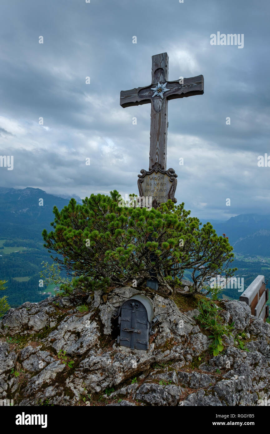 Germany, Bavaria, Berchtesgadener Land, Berchtesgaden Alps, Kneifelspitze, summit cross Stock Photo