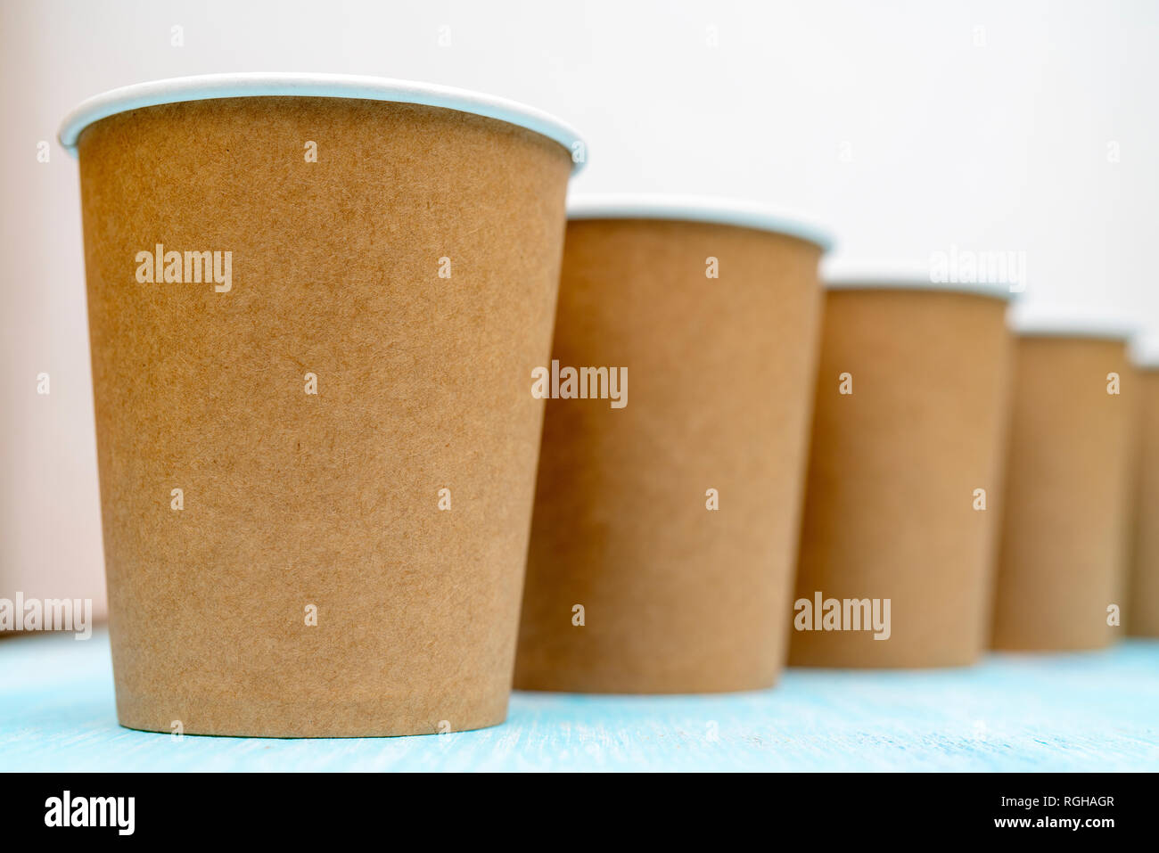 Soft drinks paper cups hi-res stock photography and images - Alamy