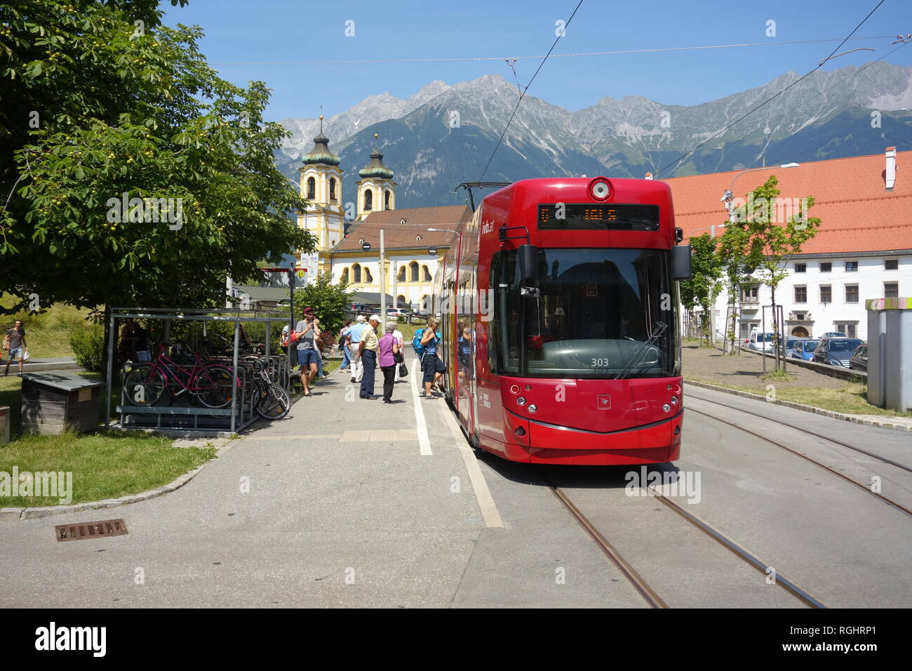 Innsbruck, Straßenbahnlinie 6 Nach Igls Stock Photo - Alamy