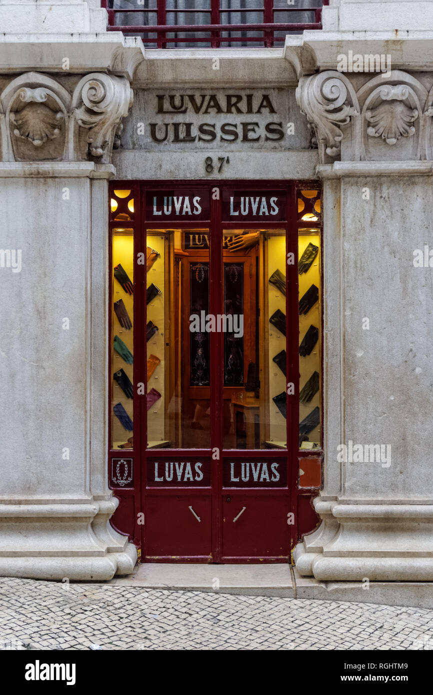 Chiado lisbon shops hi-res stock photography and images - Alamy