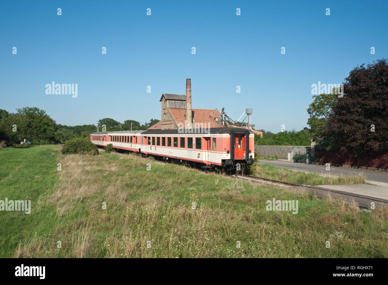 Burgenland, abgestellte Reisezugwaggons in Neudorf bei Parndorf Stock Photo