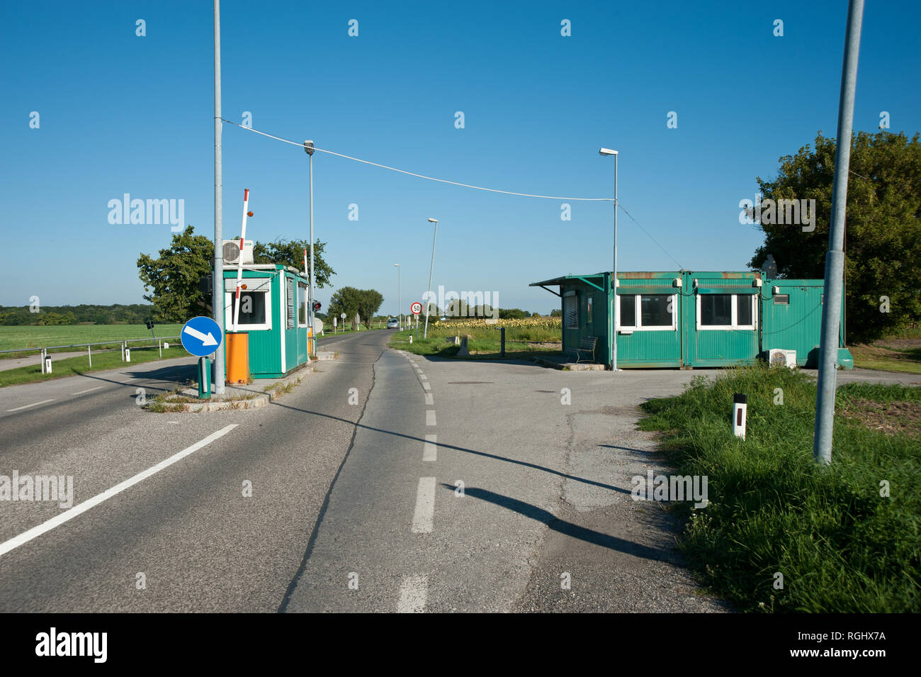 An der österreichisch-Slovakischen Grenze, ehemalige Grenzstation - Border Between Austria and Slovakia Stock Photo