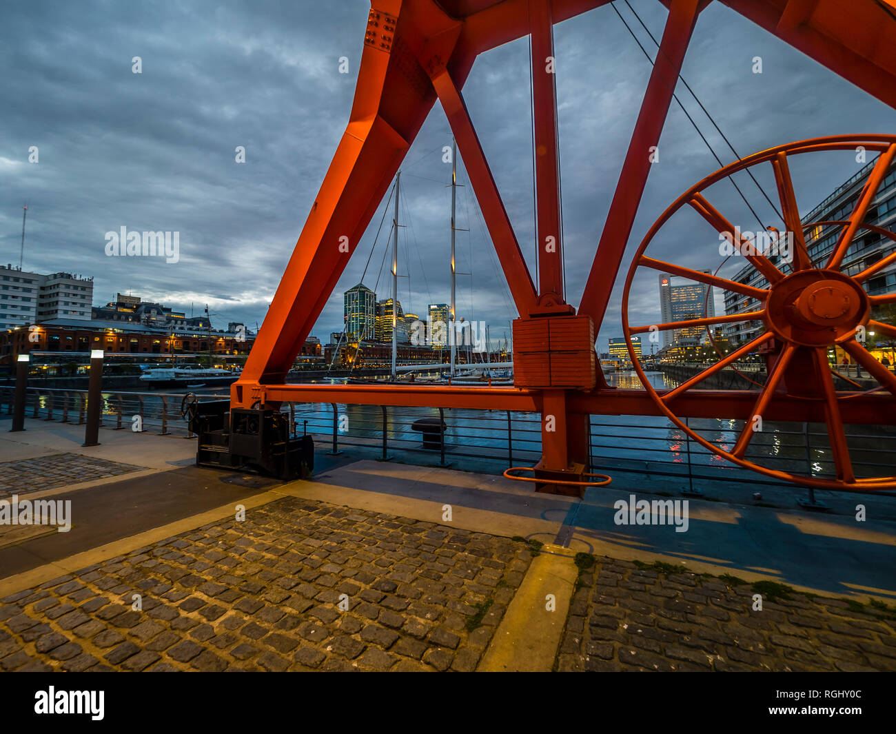Argentinien, Buenos Aires, Puerto Madero, Dock Süd mit altem Krahn Stock Photo