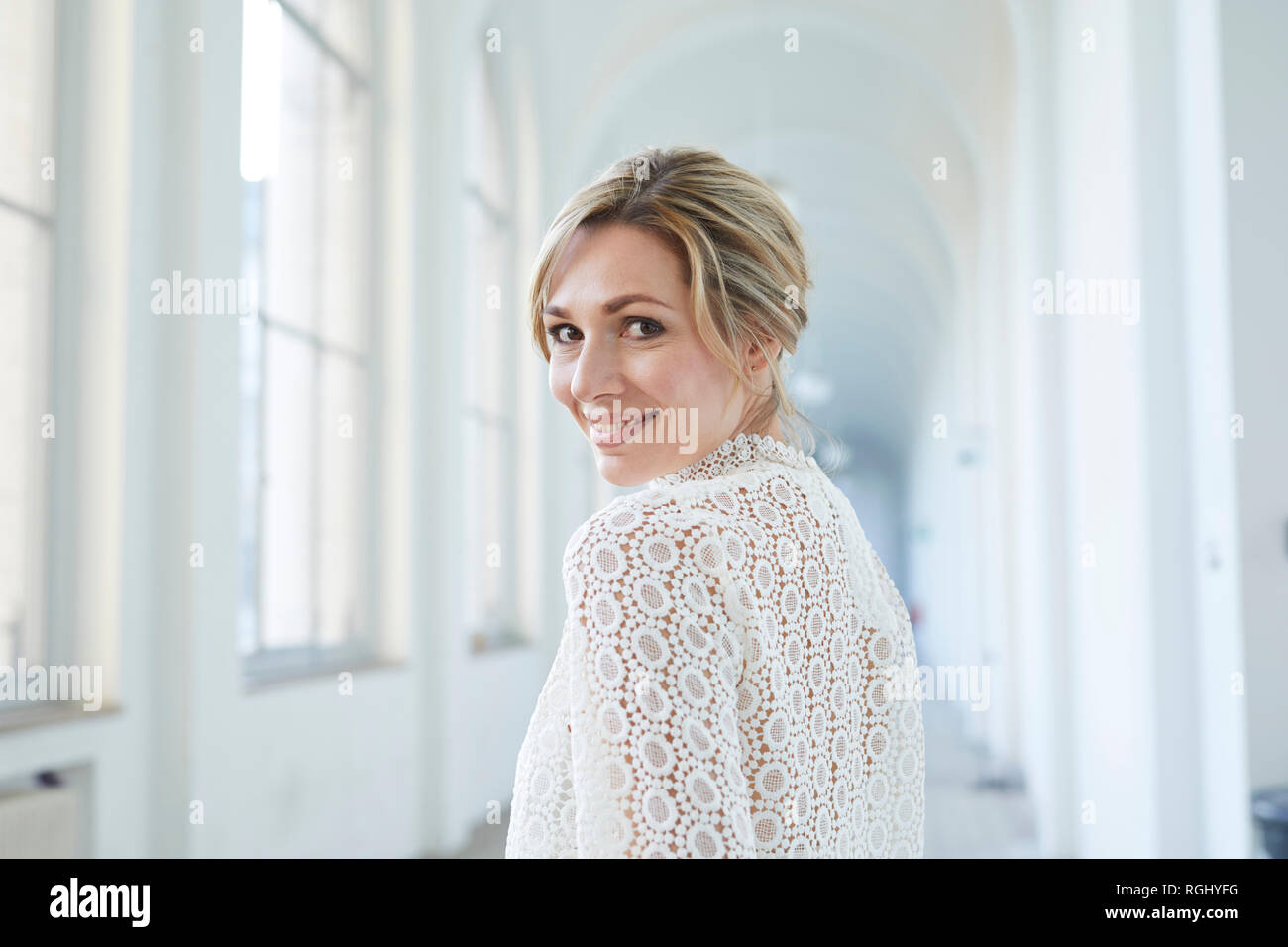 Blond bride hi-res stock photography and images - Alamy
