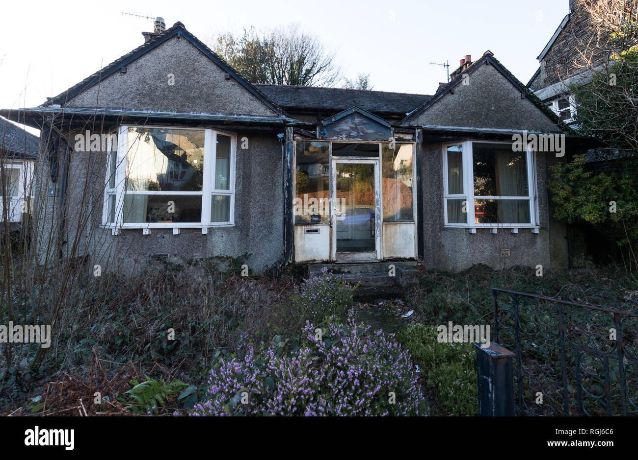 run down house Stock Photo Alamy