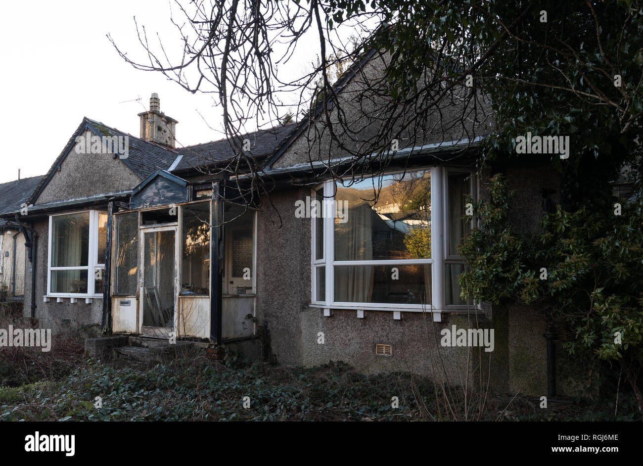 run down house Stock Photo Alamy