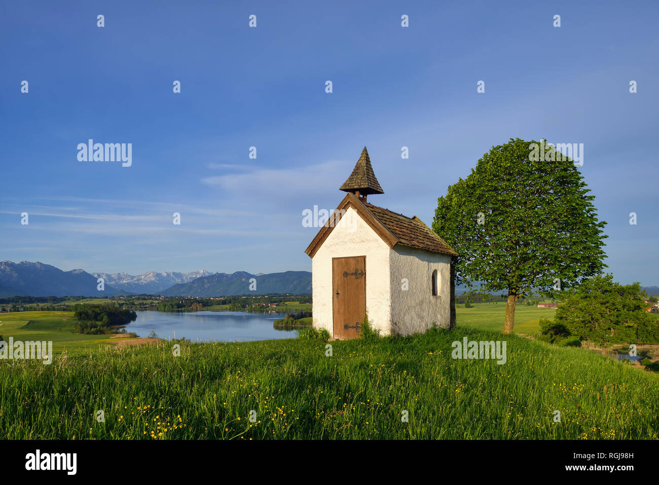 Germany, Upper Bavaria, Aidlinger Hoehe, Chapel at Lake Riegsee Stock Photo