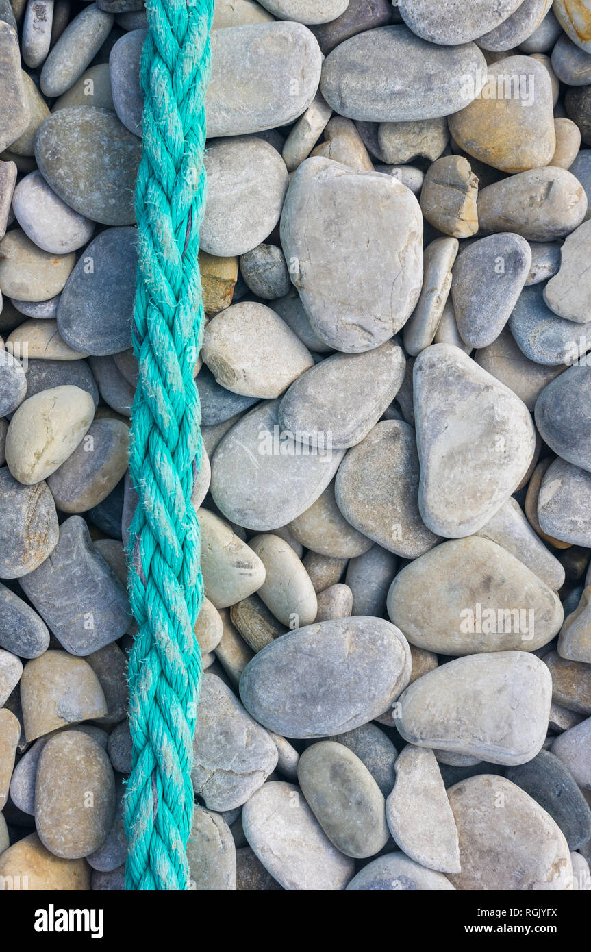 High Rope Pebble Bridge Float ropes on beach hi-res stock photography and images - Alamy