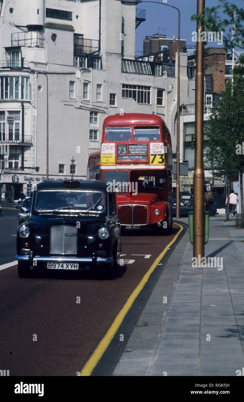 Historic london bus hi-res stock photography and images - Alamy