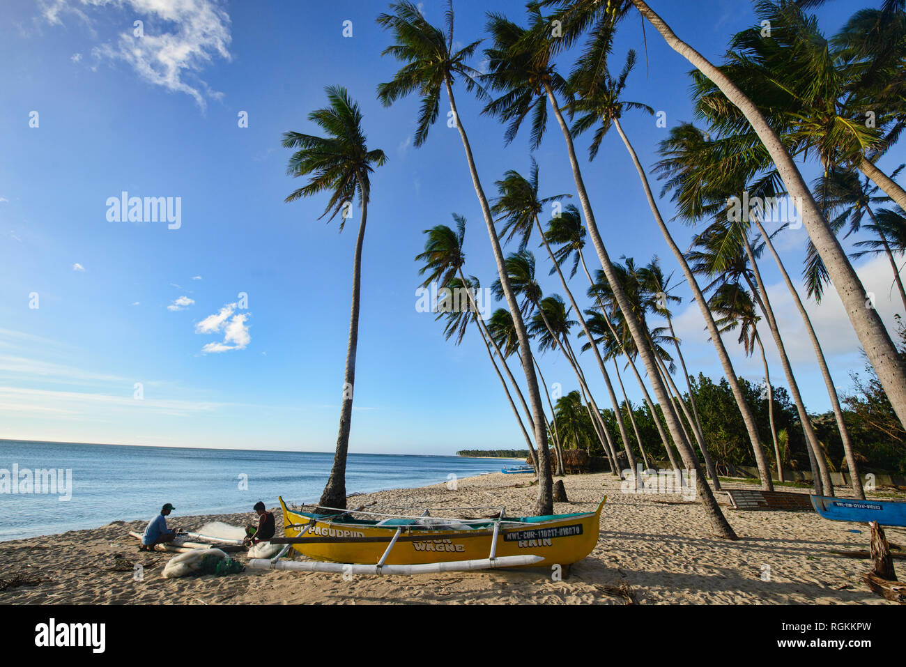 Fishermen mending their nets, Saud Beach, Pagudpud, Ilocos Norte, Philippines Stock Photo