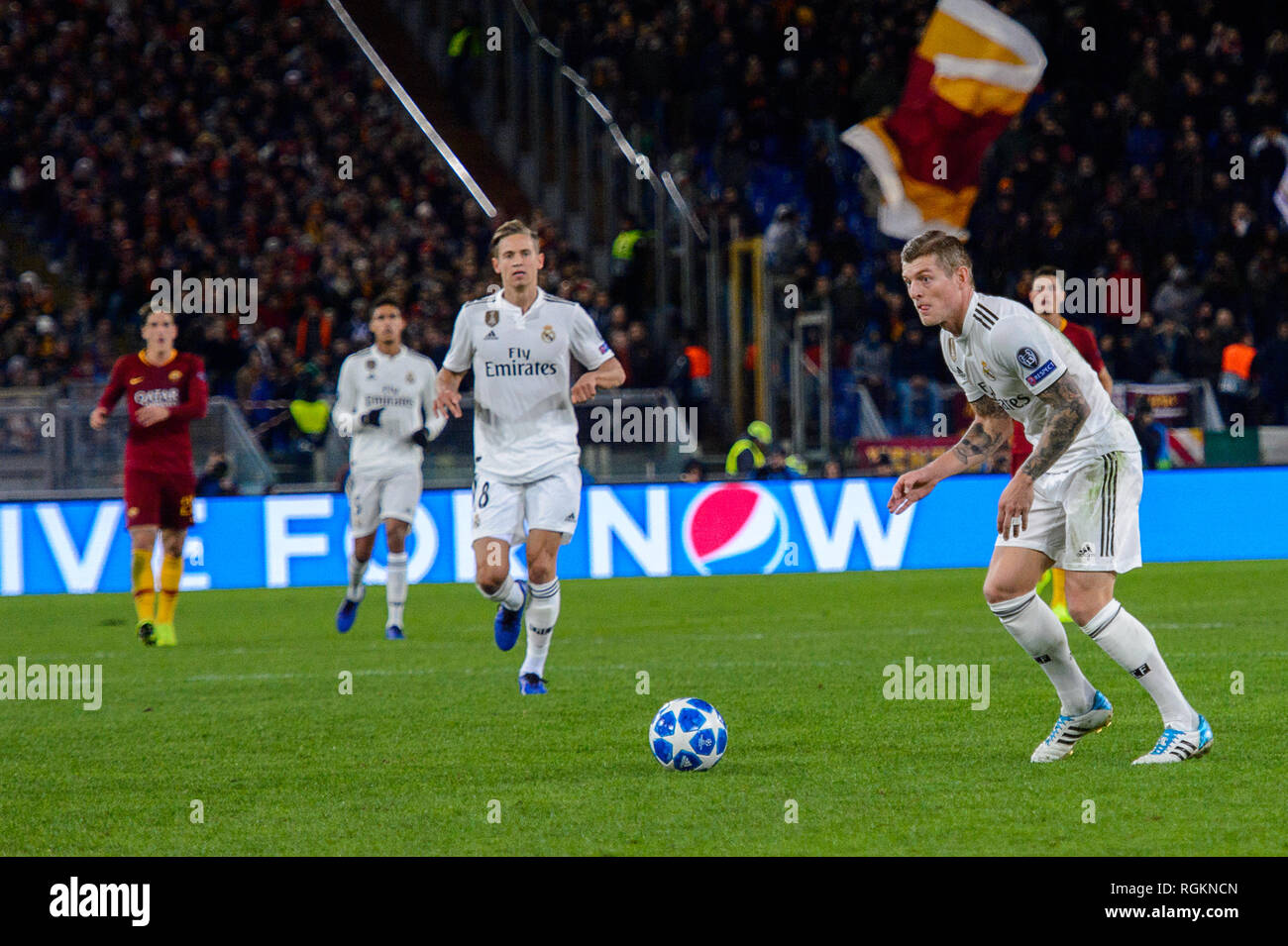 Toni kroos trophy hi-res stock photography and images - Alamy