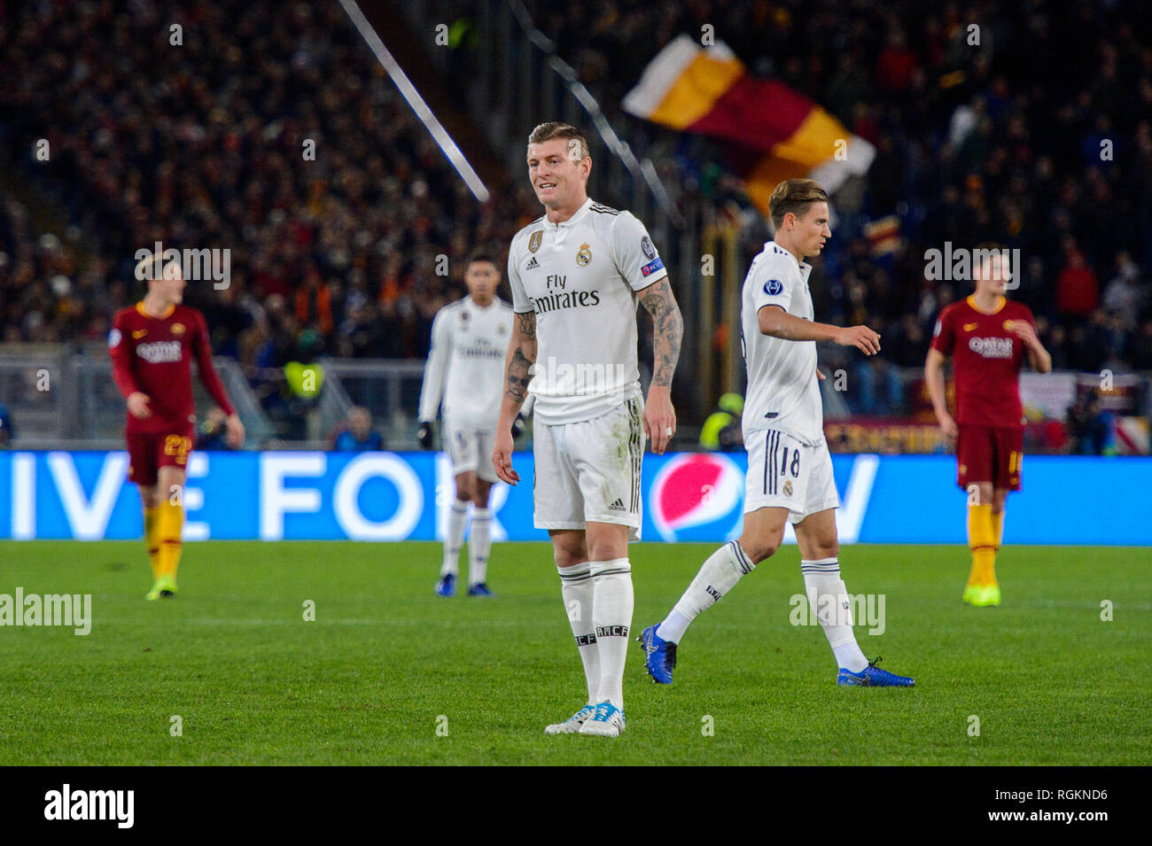 Toni kroos trophy hi-res stock photography and images - Alamy