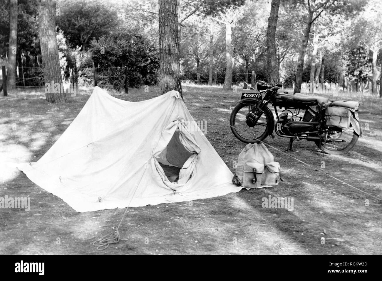 camping in rome, italy, 1950-60 Stock Photo