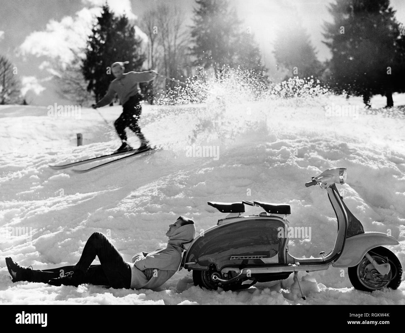 woman on snow, lambretta, italy 1960-70 Stock Photo