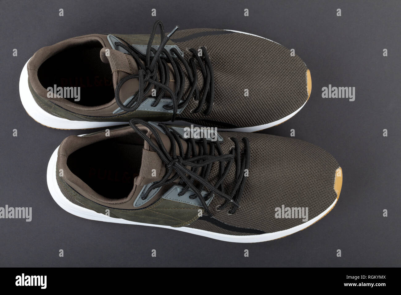 fashionable casual shoes