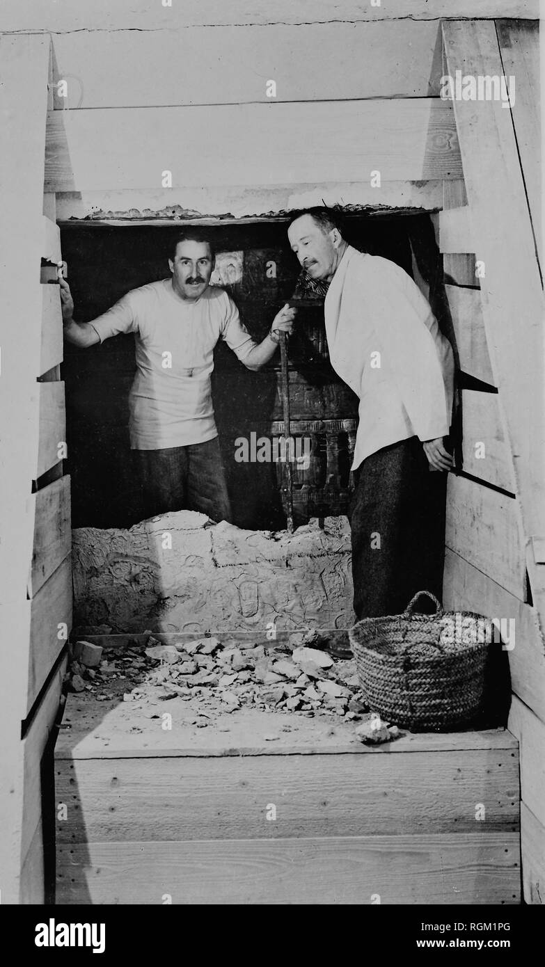 Howard Carter discoverer of Tutankhamun's tomb in the Valley of The Kings with Arthur Callender. Scanned from image material in the archives of Press Portrait Service - (formerly Press Portrait Bureau). Stock Photo