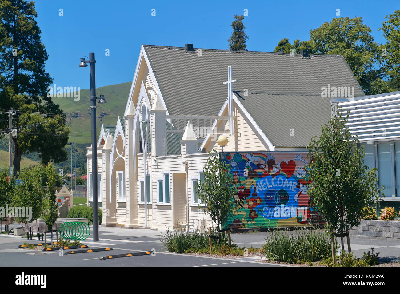 Colourful mural welcomes visitors to Paeroa Co-Operating Church, Paeroa, Waikato, New Zealand Stock Photo