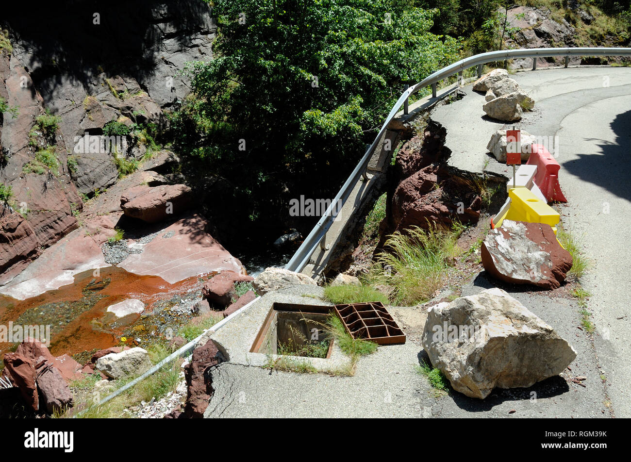 Falling rock road not sign hi-res stock photography and images - Alamy