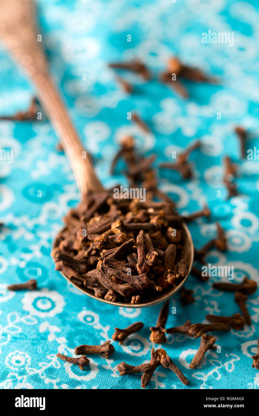 Raw cloves hires stock photography and images Alamy