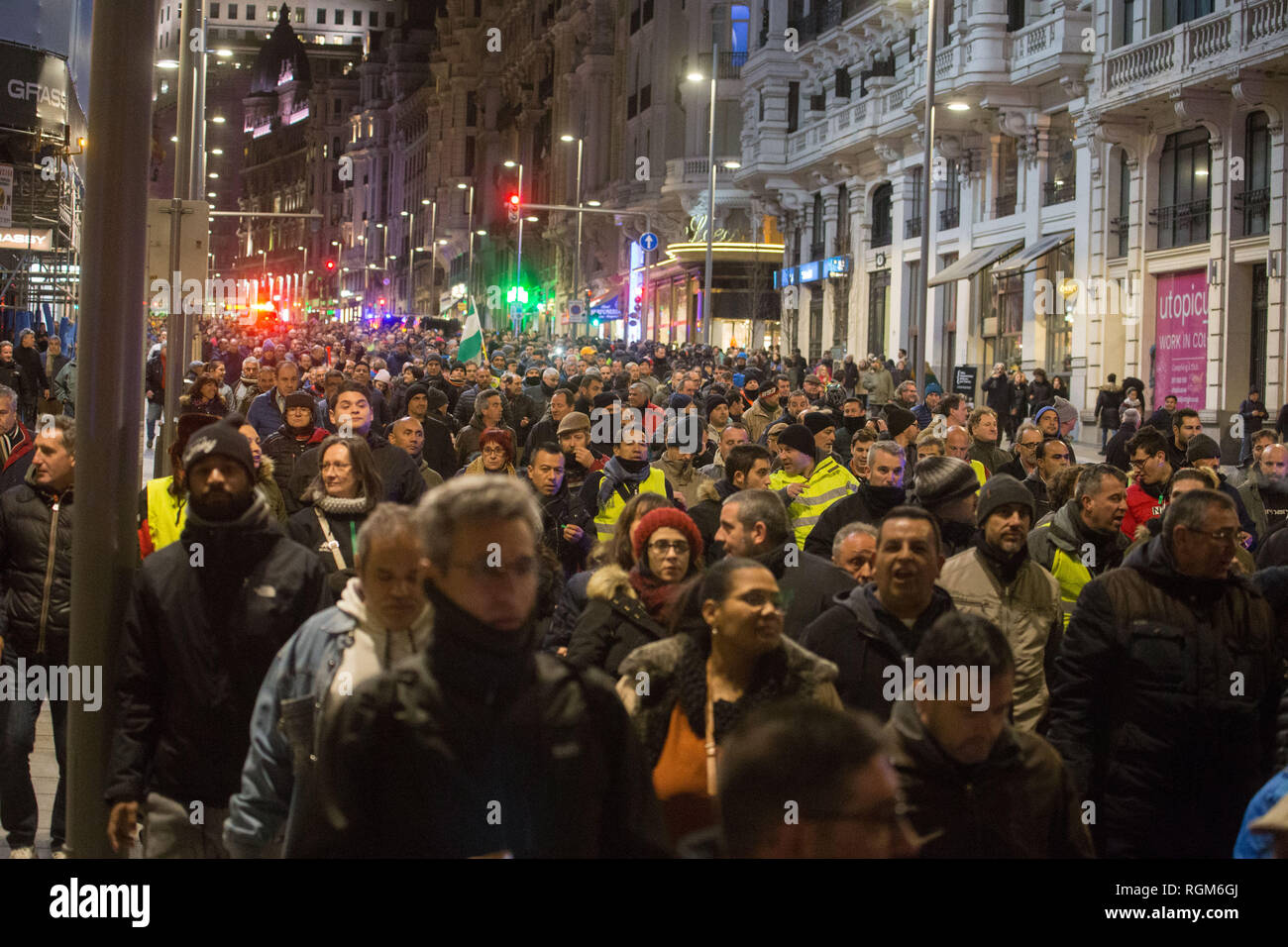 Spain. 29th Jan, 2019. Thousands of taxi drivers seen at the Gran Via during the strike.Thousands of taxi drivers continue with the strike in Madrid to demand for more stringent regulation for rental vehicles with drivers (VTC), who use Uber or Cabify applications. Credit: Lito Lizana/SOPA Images/ZUMA Wire/Alamy Live News Stock Photo