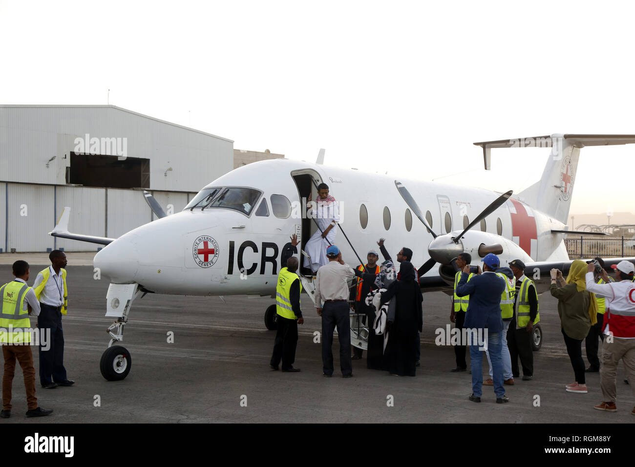 Sanaa, Yemen. 29th Jan, 2019. Musa Awagi boards a plane of the  International Committee of the Red Cross (ICRC) after he was released by  the Houthi rebels at the Sanaa International Airport,