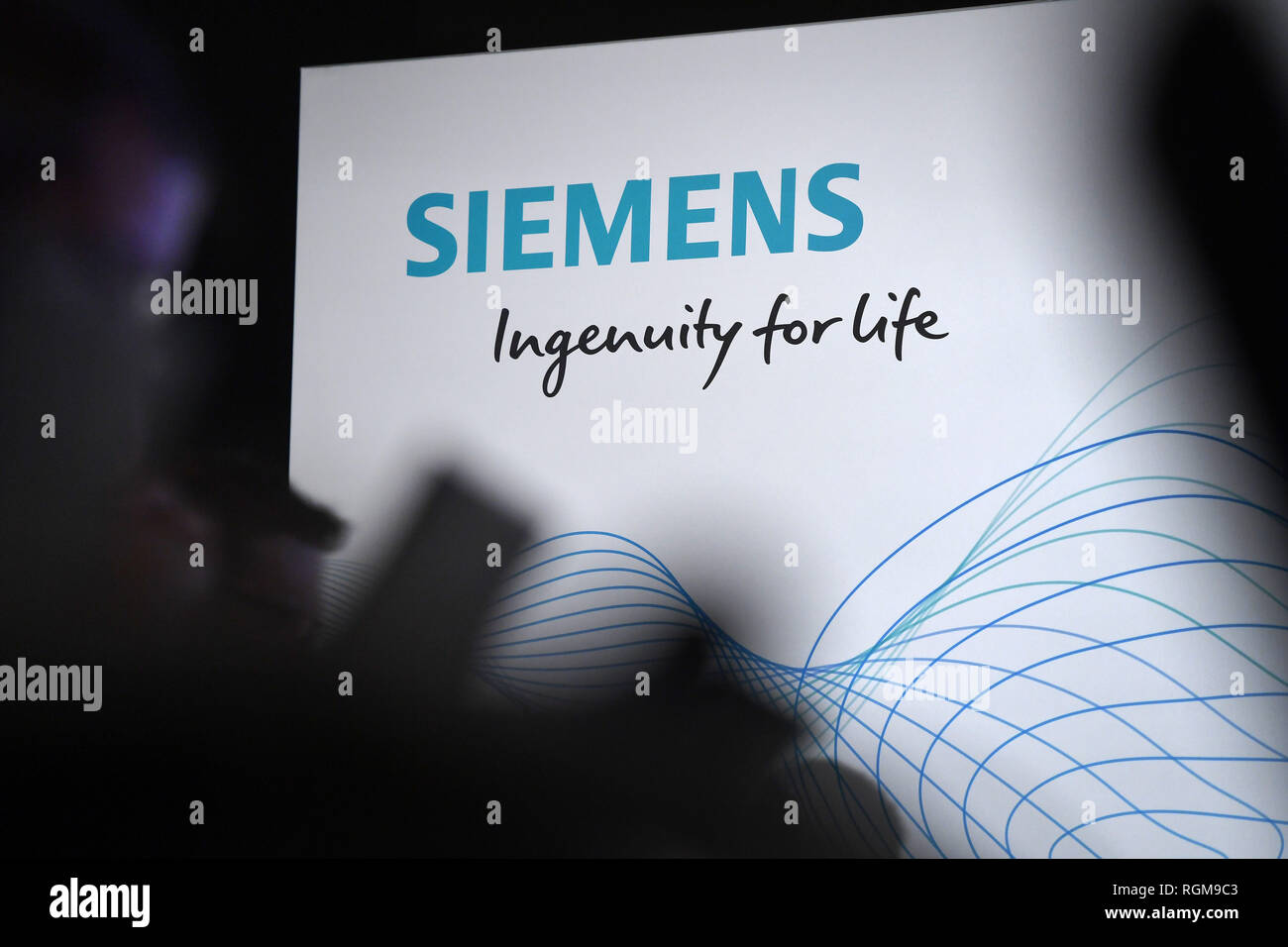 Munich, Germany. 30th January, 2019.  general, border motif SIEMENS ingenuity for live (Siemens slogan). Press conference before the Siemens Annual General Meeting 2019 on 30.01.2019 in the Olympiahalle in Muenchen. | usage worldwide Credit: dpa picture alliance/Alamy Live News Stock Photo