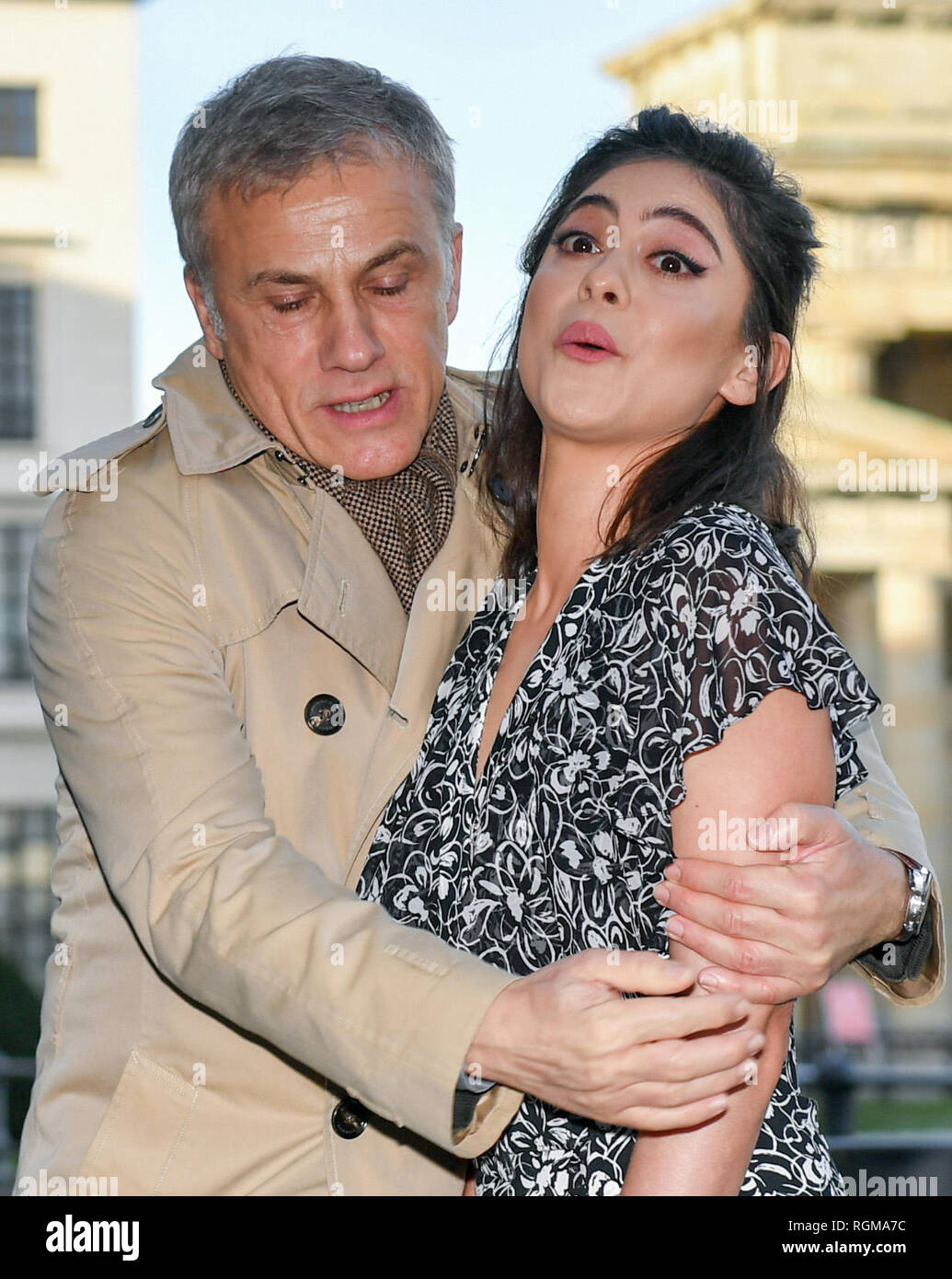 Berlin, Germany. 30th Jan, 2019. The actors Christoph Waltz and Rosa Salazar are standing at Pariser Platz during a photo shoot for their film 'Alita: Battle Angel'. Credit: Jens Kalaene/dpa-Zentralbild/dpa/Alamy Live News Stock Photo