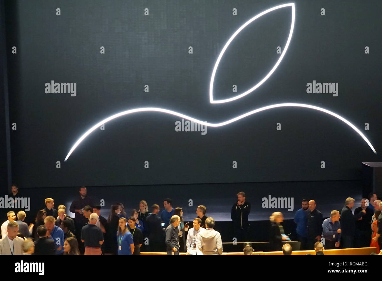 12 September 2018, US, Cupertino: Journalists and Apple staff at the ...