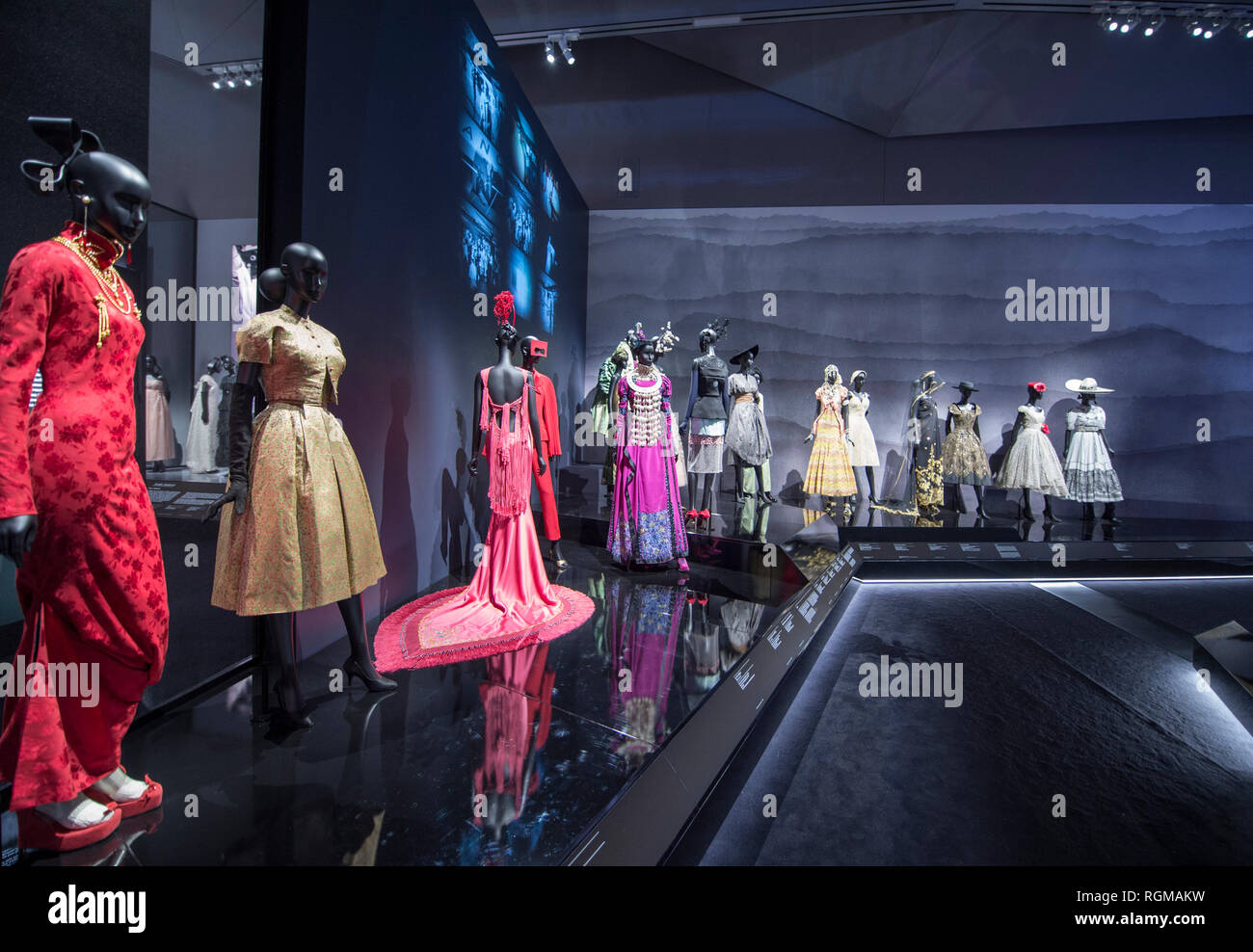Dior exhibition dates 2019 hotsell