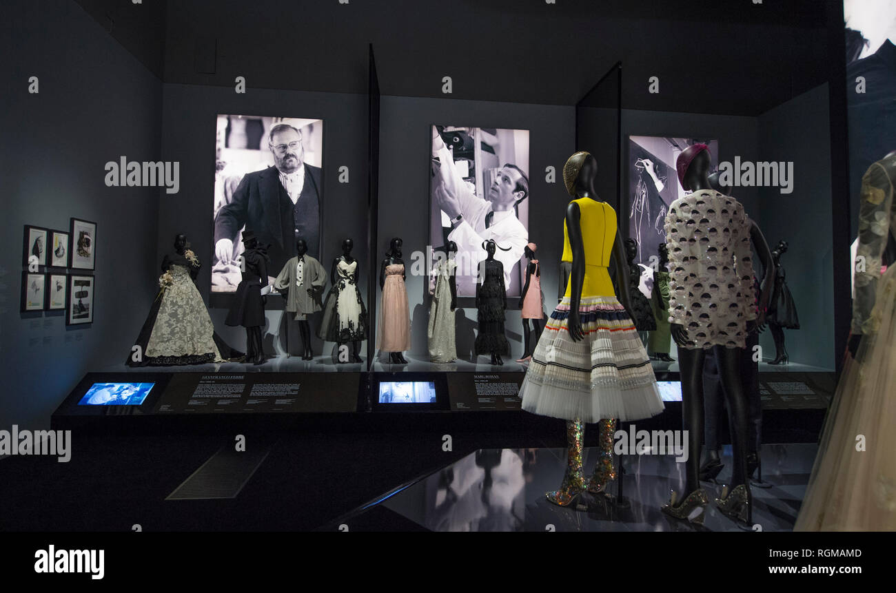 Christian dior v&a 2019 outlet