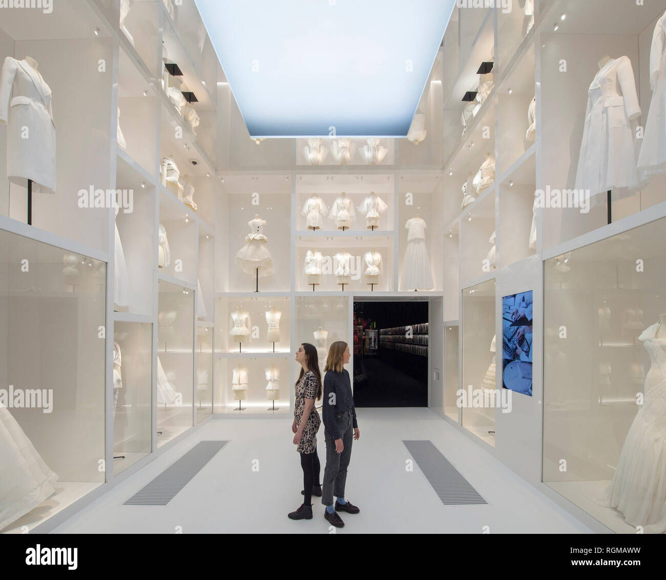 V&a exhibitions 2019 dior 2025