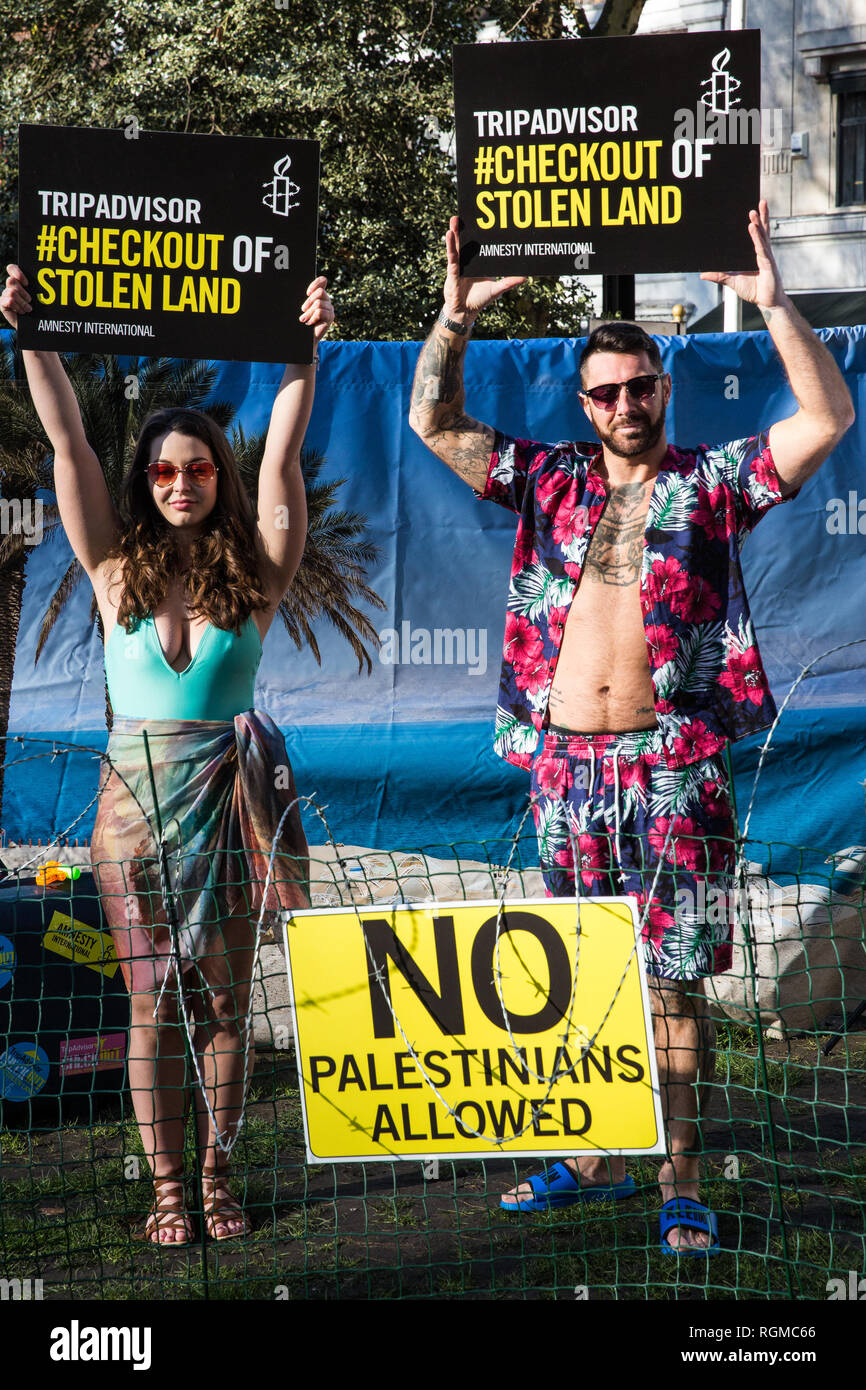 London Uk 30th Jan 2019 Campaigners From Amnesty International Uk Set Up A Barbed Wire Beach Outside The Headquarters Of Tripadvisor As Part Of A Campaign To Highlight The Fact That The
